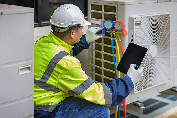 Professional Hvac technician working in Key Biscayne, FL